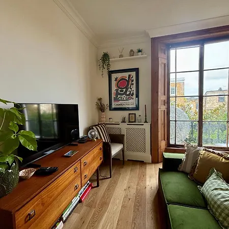 Vintage-Inspired 1Bd Flat In De Beauvoir Town